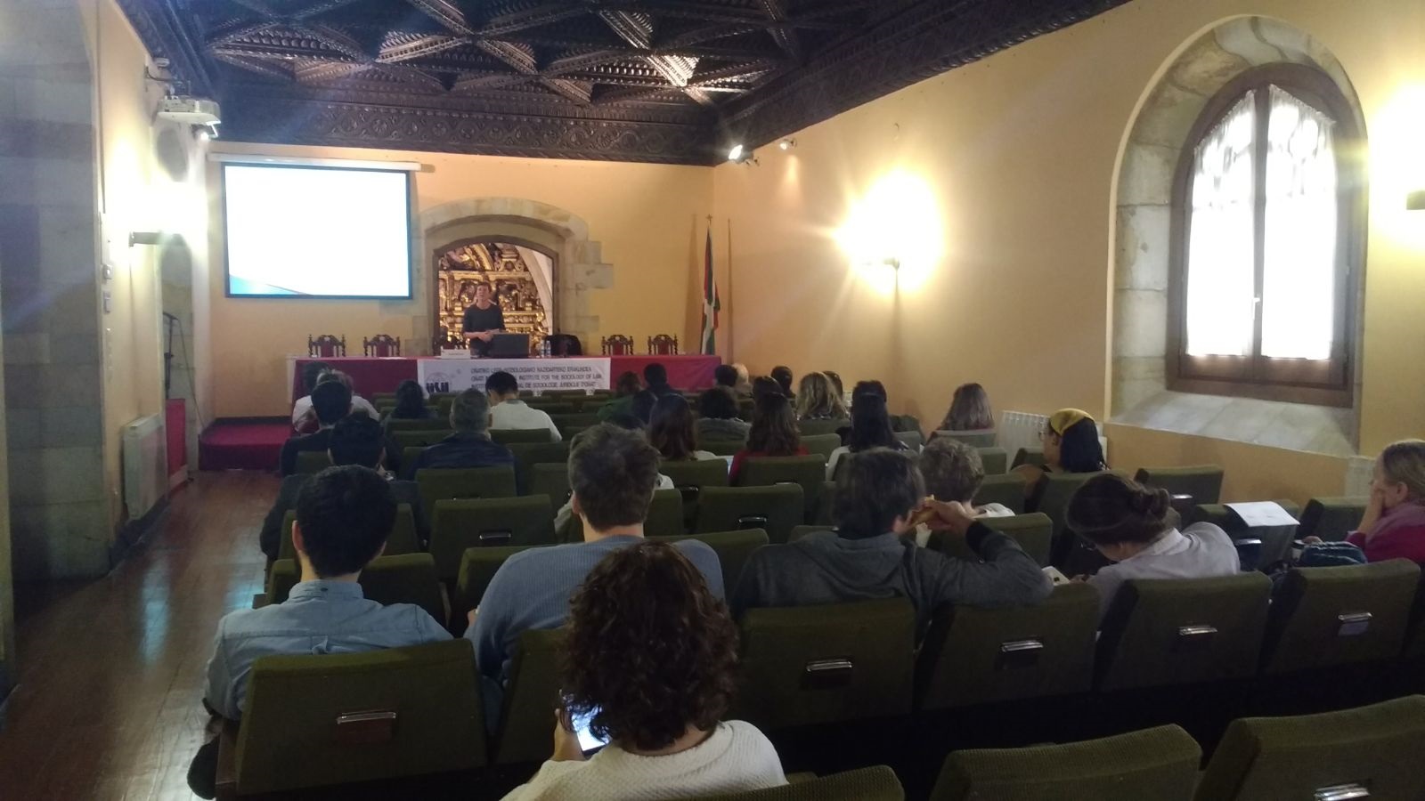 Un momento del curso sobre entrevistas, en el Aula Magna del IISJ.