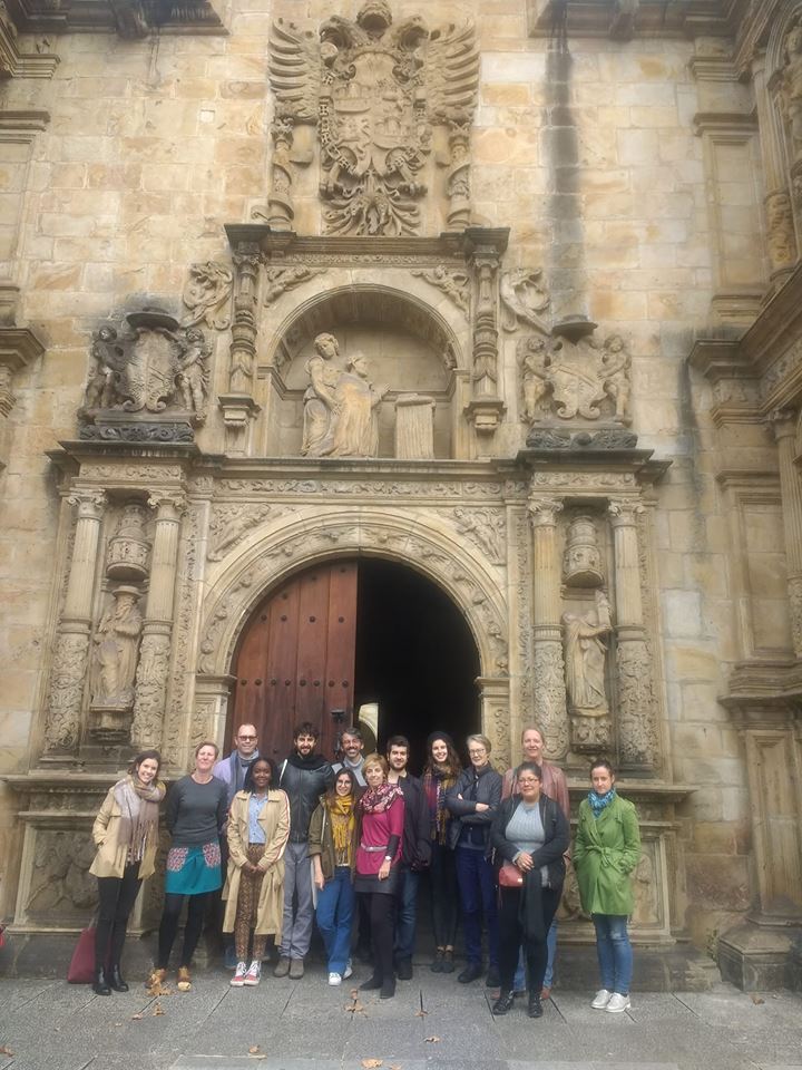 The students, with Angela Melville and the master coordinator, Susana Arrese.