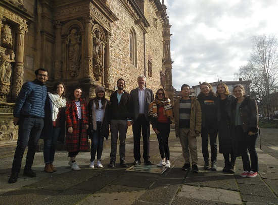 The students, with Stephan Parmentier and Camilo Umaña.