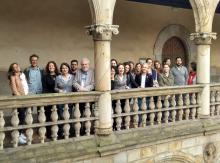 Los y las participantes del workshop, con Vincenzo Ferrari.